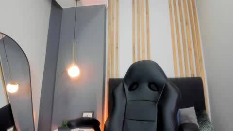 Snapshot of victoriia_vixen chatting on 17, 5, 2026 Victoria Vixen online show from 17, 5, 2026