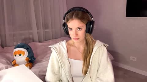 Snapshot of victorinaokula chatting on 3, 12, 2025 Vikki online show from 3, 12, 2025