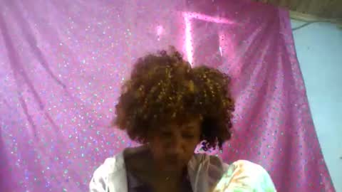 Snapshot of victorine315 chatting on 17, 12, 2025 victorine315 online show from 17, 12, 2025