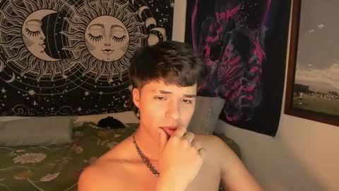 Snapshot of victorino_jhonson chatting on 5, 1, 2025 Victorino Jhonson online show from 5, 1, 2025