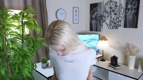 Snapshot of vienna_gones chatting on 4, 6, 2026 Eva online show from 4, 6, 2026