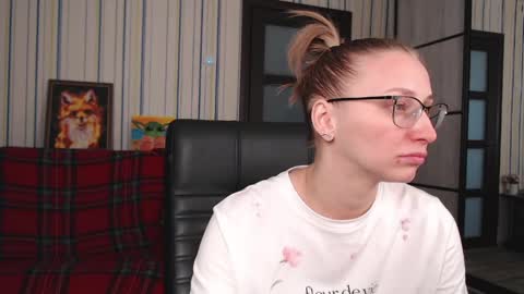 Snapshot of vikaericka chatting on 14, 4, 2026 Vika online show from 14, 4, 2026