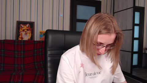 Snapshot of vikaericka chatting on 15, 4, 2026 Vika online show from 15, 4, 2026