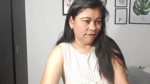 Snapshot of viki_mom chatting on 31, 12, 2024 Viki Mom  online show from 31, 12, 2024