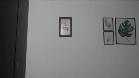 Snapshot of viki_mom chatting on 12, 1, 2025 Viki Mom  online show from 12, 1, 2025