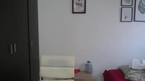 Snapshot of viki_mom chatting on 13, 1, 2025 Viki Mom  online show from 13, 1, 2025