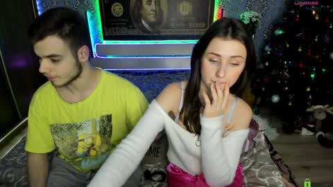 Snapshot of vikki_and_george chatting on 20, 1, 2025 vikki and george online show from 20, 1, 2025