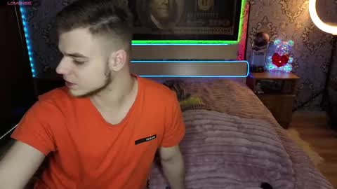 Snapshot of vikki_and_george chatting on 6, 3, 2025 vikki and george online show from 6, 3, 2025