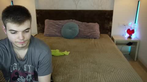 Snapshot of vikki_and_george chatting on 13, 10, 2025 vikki and george online show from 13, 10, 2025