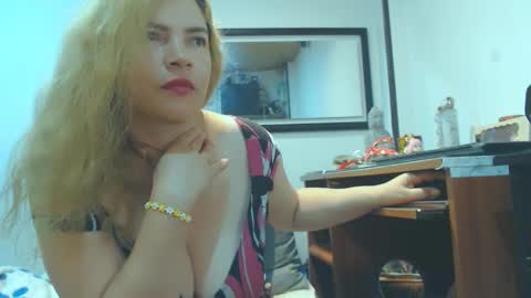 Snapshot of vikktoriaaa chatting on 5, 3, 2025 VIKKKTORIAAA online show from 5, 3, 2025