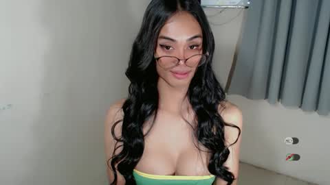 Snapshot of vikkylustfull chatting on 8, 3, 2025 vikkylustfull online show from 8, 3, 2025