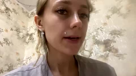 Snapshot of viktoria9898 chatting on 15, 5, 2026 Sweett online show from 15, 5, 2026