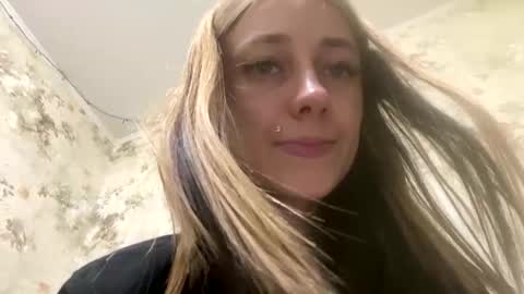 Snapshot of viktoria9898 chatting on 2, 6, 2026 Sweett online show from 2, 6, 2026