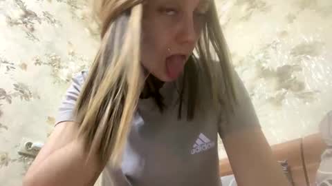 Snapshot of viktoria9898 chatting on 8, 6, 2026 Sweett online show from 8, 6, 2026
