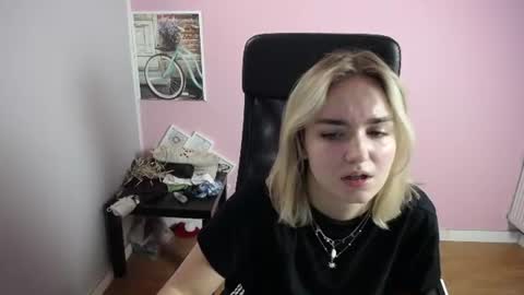Snapshot of viktoria_lovely chatting on 19, 6, 2026 viktoria_lovely online show from 19, 6, 2026