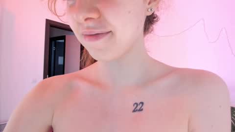 Snapshot of viktoria_sullivans chatting on 17, 12, 2024 Vikky online show from 17, 12, 2024