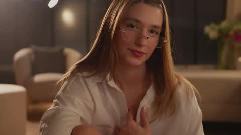 Snapshot of villanelle_l chatting on 7, 11, 2025 Lana online show from 7, 11, 2025