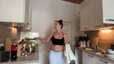 Snapshot of viola_beck chatting on 9, 4, 2026 Vio online show from 9, 4, 2026