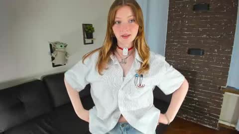 Snapshot of viola_larson chatting on 29, 5, 2026 Viola but friends call me Sisi online show from 29, 5, 2026