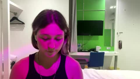 Snapshot of violadark chatting on 27, 4, 2026 Viola online show from 27, 4, 2026