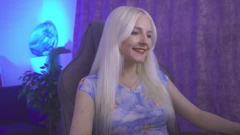 Snapshot of violamore chatting on 16, 5, 2026 violamore online show from 16, 5, 2026