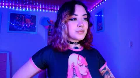 Snapshot of violeet_smile chatting on 4, 12, 2025 violet online show from 4, 12, 2025