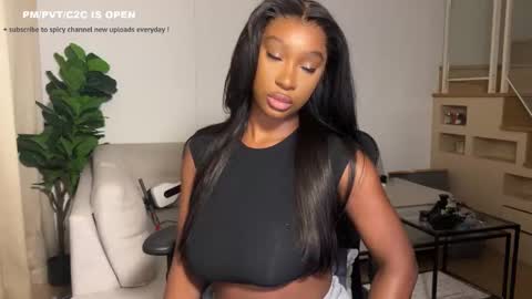 Snapshot of violet6xft chatting on 6, 2, 2026 Fantasy Black Girl online show from 6, 2, 2026