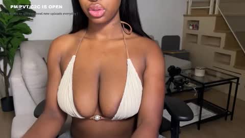 Snapshot of violet6xft chatting on 19, 2, 2026 Fantasy Black Girl online show from 19, 2, 2026