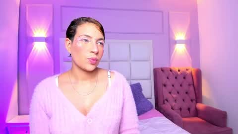 violet_and_skylee online show from 22, 5, 2026