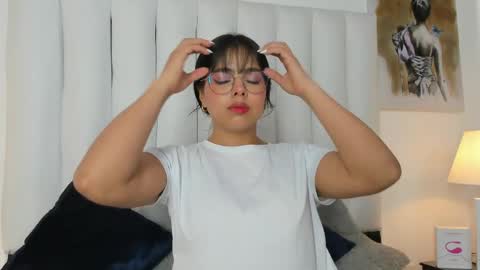 Snapshot of violet_queen2 chatting on 1, 4, 2026 Mary online show from 1, 4, 2026