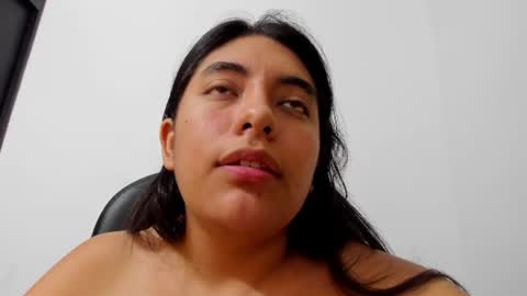 Snapshot of violet_sg chatting on 25, 7, 2026 violet online show from 25, 7, 2026