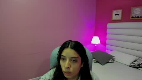 Snapshot of violet_sinclair chatting on 1, 4, 2026 violet_sinclair online show from 1, 4, 2026