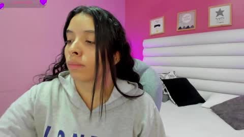Snapshot of violet_sinclair chatting on 7, 4, 2026 violet_sinclair online show from 7, 4, 2026