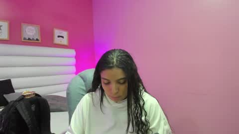 Snapshot of violet_sinclair chatting on 27, 4, 2026 violet_sinclair online show from 27, 4, 2026