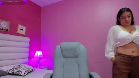 Snapshot of violet_sinclair chatting on 15, 5, 2026 violet_sinclair online show from 15, 5, 2026