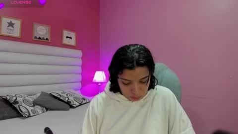 Snapshot of violet_sinclair chatting on 20, 6, 2026 violet_sinclair online show from 20, 6, 2026