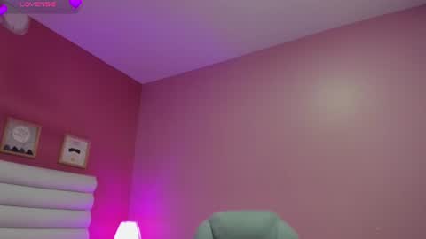 Snapshot of violet_sinclair chatting on 23, 6, 2026 violet_sinclair online show from 23, 6, 2026
