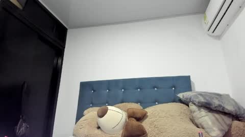 Snapshot of violeta_bigboobs_25_ chatting on 7, 4, 2026 violeta_bigboobs_25_ online show from 7, 4, 2026
