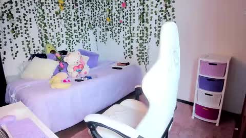 Snapshot of violeta_milleer chatting on 4, 12, 2024 Violeta online show from 4, 12, 2024