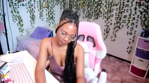 Snapshot of violeta_milleer chatting on 16, 11, 2025 Violeta online show from 16, 11, 2025
