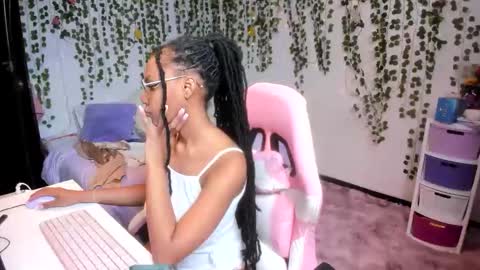 Snapshot of violeta_milleer chatting on 24, 11, 2025 Violeta online show from 24, 11, 2025