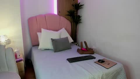 Snapshot of violeta_sannz chatting on 5, 5, 2026 violeta_sannz online show from 5, 5, 2026