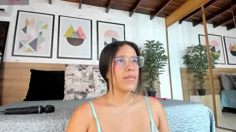 Snapshot of violetarossi1 chatting on 24, 10, 2025 violetarossi1 online show from 24, 10, 2025