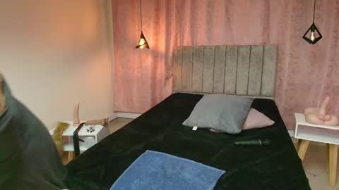 VIOLETA online show from 13, 2, 2025