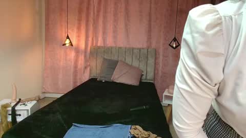 VIOLETA online show from 14, 2, 2025