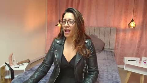 VIOLETA online show from 19, 2, 2025