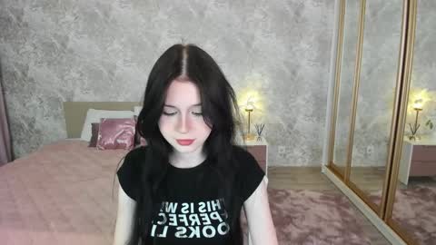 Snapshot of violetharmee chatting on 29, 4, 2026 violetharmee online show from 29, 4, 2026