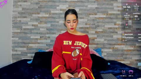 Snapshot of violett__golden chatting on 7, 10, 2025 ViolettGolden online show from 7, 10, 2025