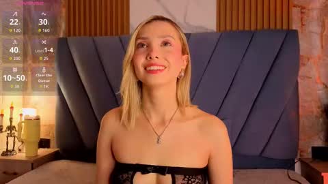 Snapshot of violett__golden chatting on 10, 10, 2025 ViolettGolden online show from 10, 10, 2025