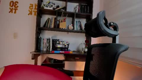 Snapshot of violett_red chatting on 18, 6, 2026 Violeta online show from 18, 6, 2026